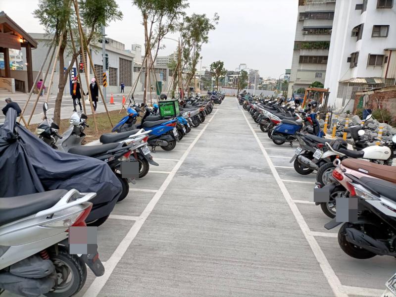 台鐵下轄6處綠園道車站開放停車 小型車每30分鐘收費15元