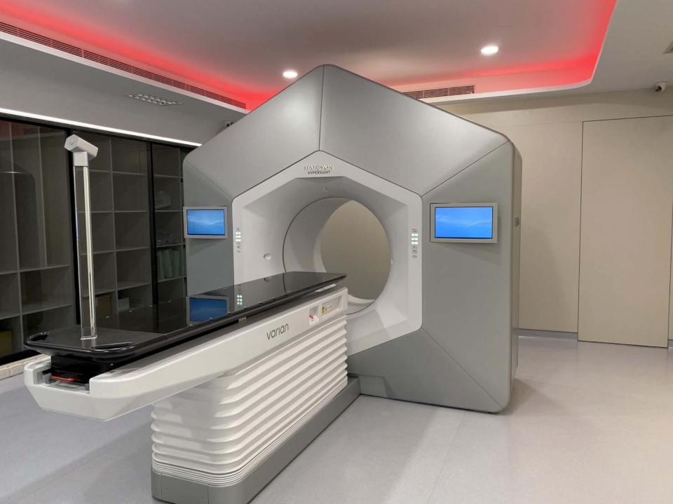 高雄秀傳紀念醫院放射腫瘤科引進銳視刀 即時監測影像落實精準治療