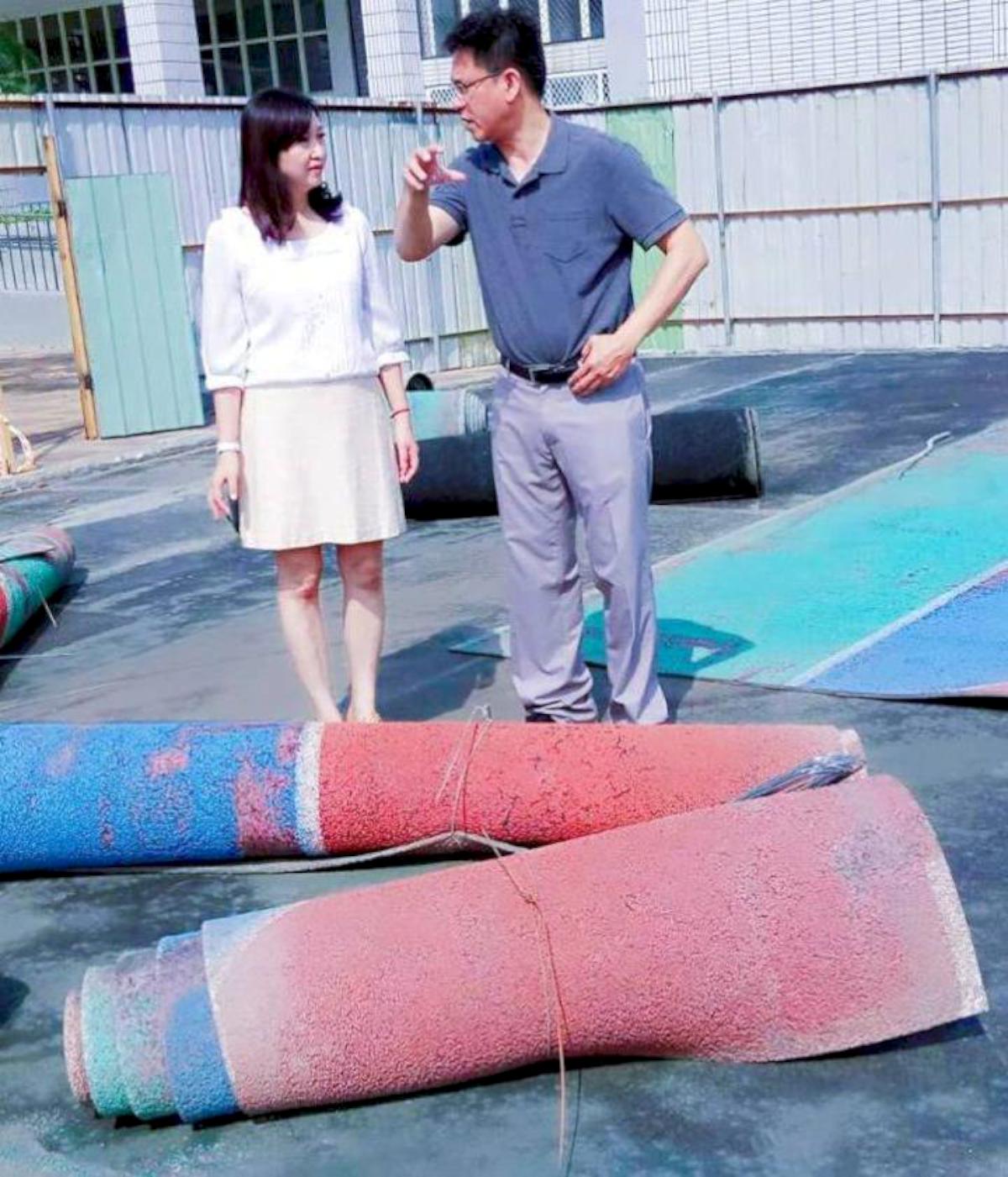 市議員李雨庭牽線台塑贊助 林園國小12月底前汰換人工草跑道