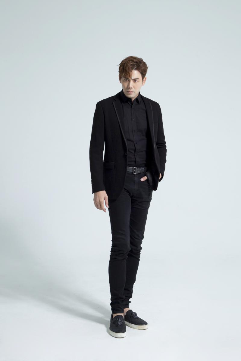 【第286期】 時尚男神余秉諺代言美妝保養香水品牌 現身高雄百貨會粉絲秀粉美肌