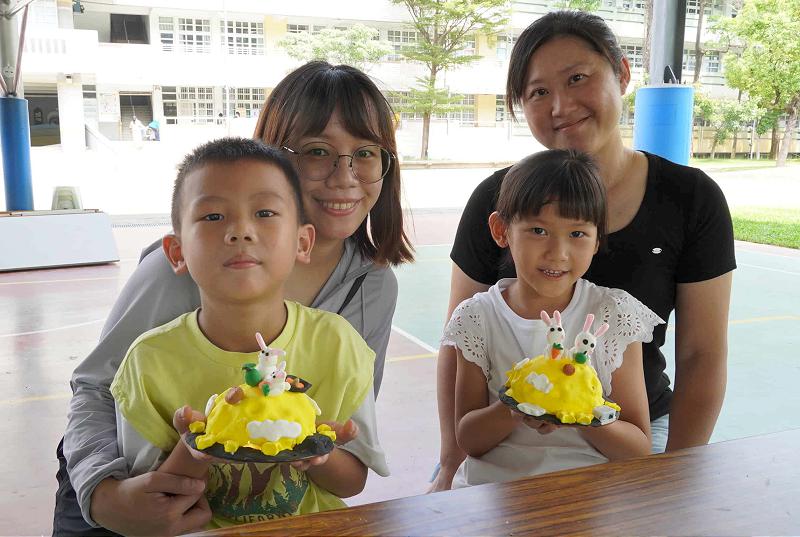 高市社教館邀呂如玄前進苓雅區凱旋國小 指導逾百名親子創作玉兔登月