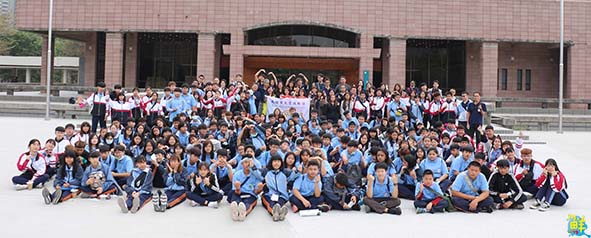 高市大愛扶輪社贊助六龜高中300名師生 參訪高美館體現生活藝術教育