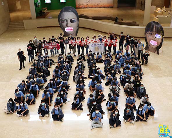 高市大愛扶輪社贊助六龜高中300名師生 參訪高美館體現生活藝術教育