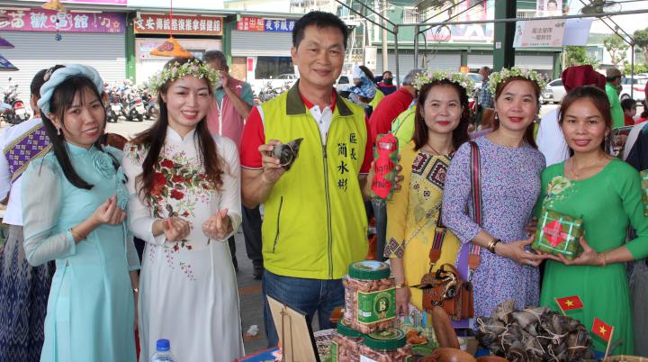 高市林園區公所林園傳統龍舟賽系列活動 社區新住民千人包粽部分轉贈弱勢家庭