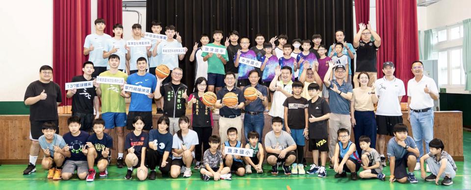 高市旗津國中小、中洲國小暑期籃球夏令營 義大籃球隊教練謝玉娟領軍球員指導