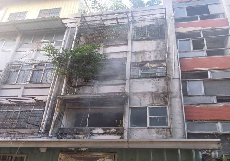 高市男抽煙點燃雜物辯稱驅蟲 三民一警公危罪送辦申請羈押