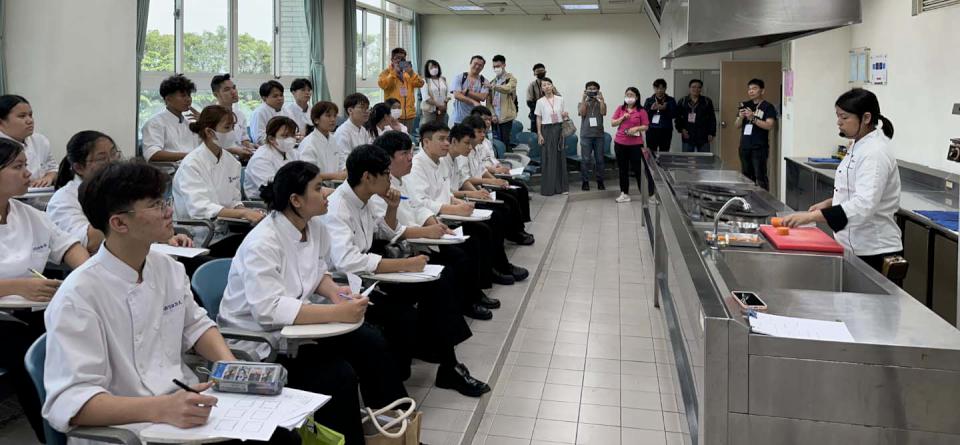 國教署3+4僑生產攜專班教學生活輔導觀摩 33校齊聚高市中山工商座談