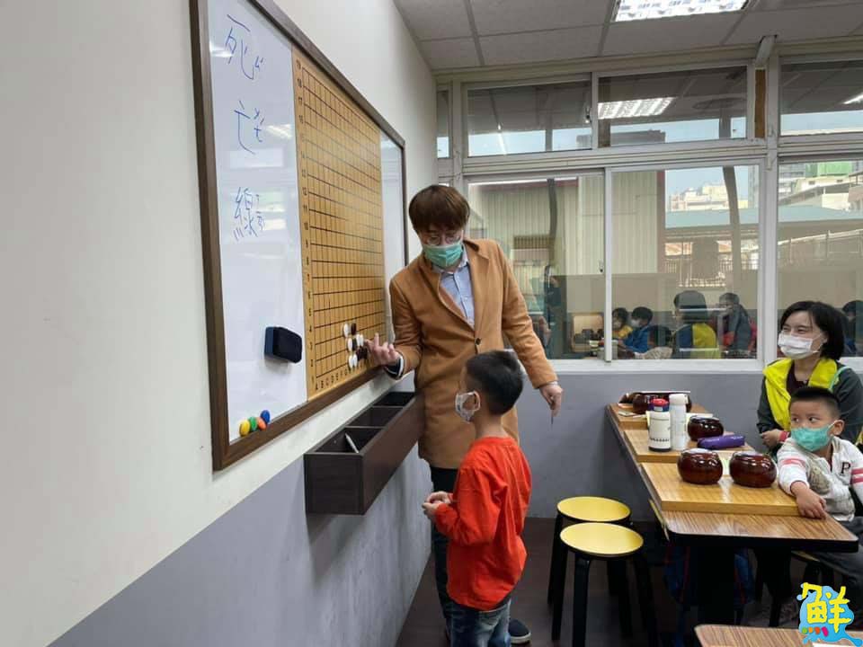 別懷疑!圍棋是一種腦部運動 高雄名人兒童棋院 告訴您學圍棋的好處