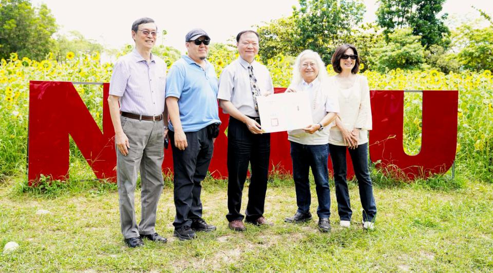 高師大燕巢校區向日葵花園迎賓 校方感謝高市校友會贊助支持
