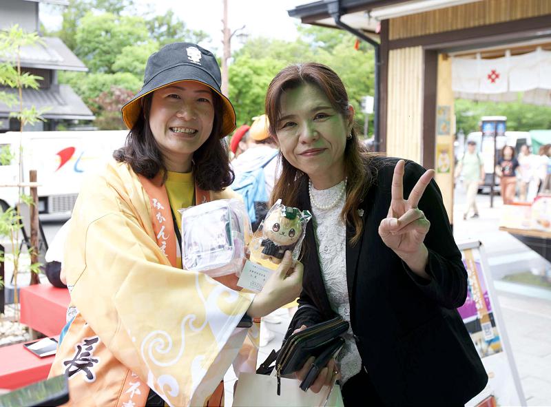 高捷貓站長蜜柑受邀快閃日本京都嵐山廣場  展售台日聯名自家文創商品