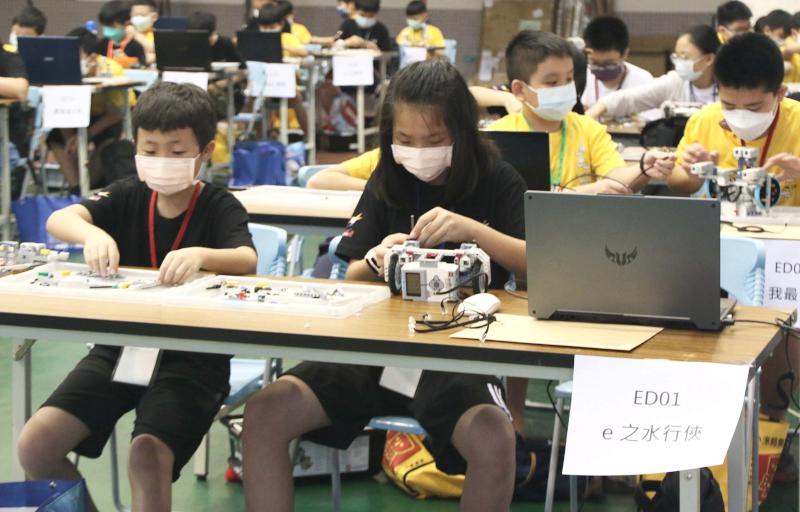 2022年高市青少年創意機器人競賽三民高中登場 三級學校116隊師生爭取世界賽門票