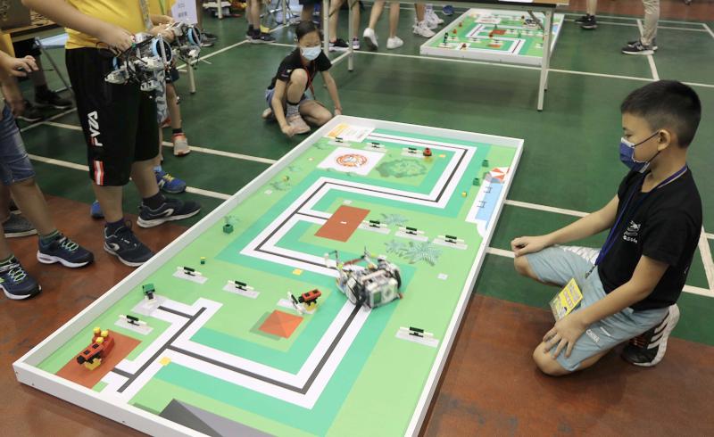 2022年高市青少年創意機器人競賽三民高中登場 三級學校116隊師生爭取世界賽門票