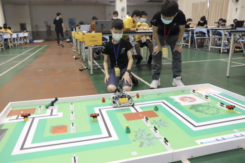 2022年高市青少年創意機器人競賽三民高中登場 三級學校116隊師生爭取世界賽門票