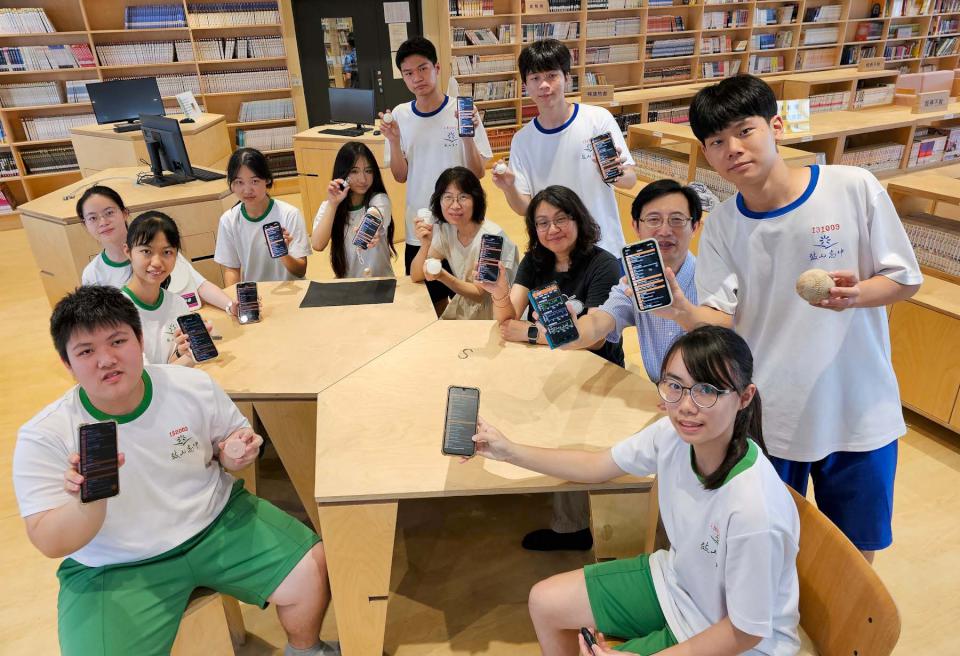 高大應物系副教授余進忠攜手12名學者組教學團隊力推高中物理動手學計畫