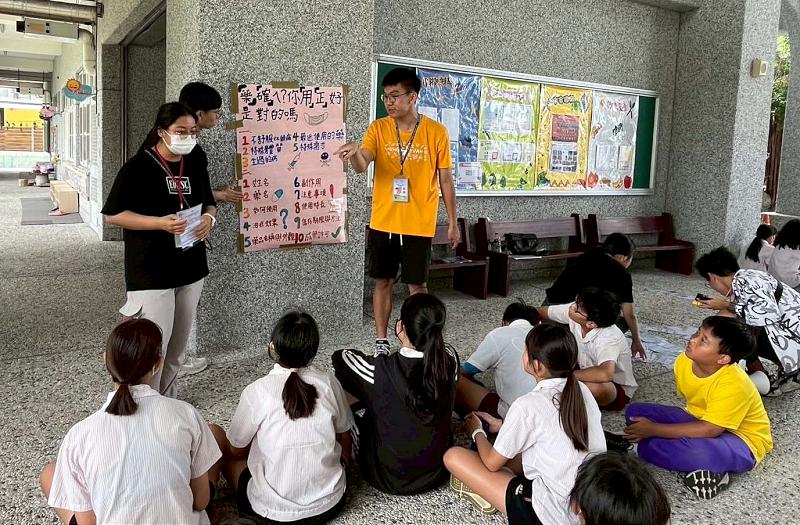 高師大雄師反毒特攻隊結合2社團合組行動志工團 前進台東縣2國小遊戲宣教淨灘