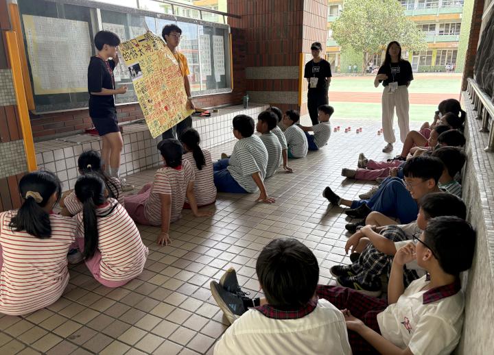 高師大雄師反毒特攻隊結合2社團合組行動志工團 前進台東縣2國小遊戲宣教淨灘