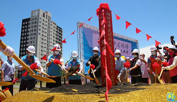 高市楠梓文中足球場統包工程動土 預計110年6月完工