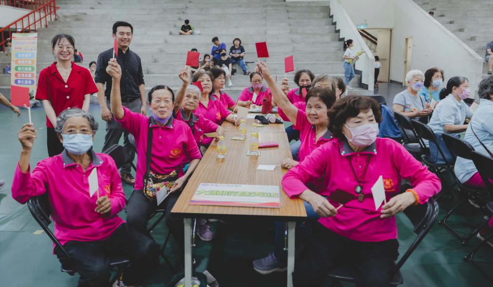 高醫大藥學院攜手旗津醫院推第三屆旗津長照島盃銀髮趣味賽 長者手腦並用闖關