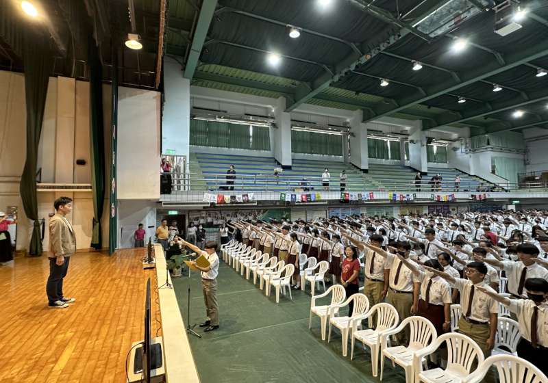 中山工商9科12班約500生成年禮 導師頒生命之花徽章家長見證