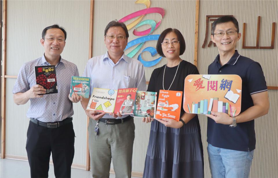 高市愛閱網中英文冠軍書出爐 教育局表揚29所獲頒閱讀標章國中