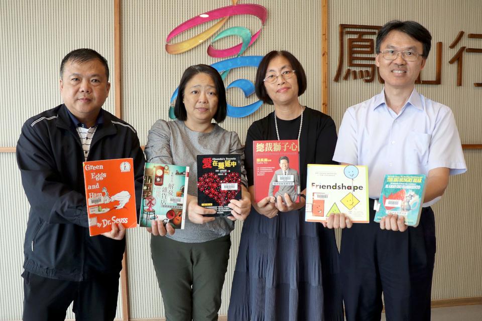 高市愛閱網中英文冠軍書出爐 教育局表揚29所獲頒閱讀標章國中