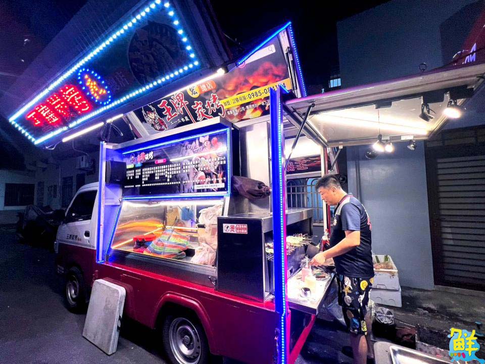 大寮發跡 碳烤達人就是帥! 烤肉餐車唯一指名王牌碳烤