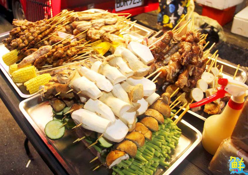 大寮發跡 碳烤達人就是帥! 烤肉餐車唯一指名王牌碳烤