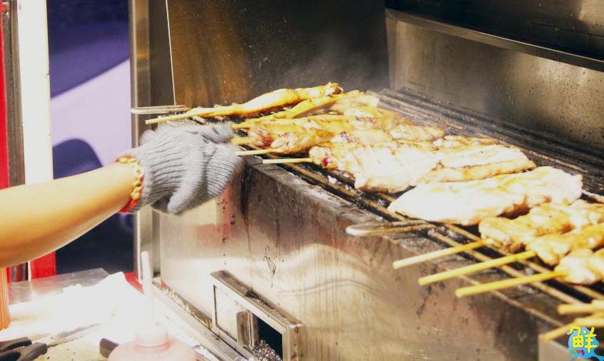 大寮發跡 碳烤達人就是帥! 烤肉餐車唯一指名王牌碳烤