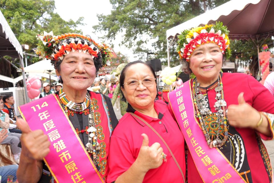 桃氣媽咪甜在心表揚原民模範母親 左營米啊炸市集水蜜桃限量搶購