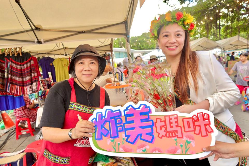 桃氣媽咪甜在心表揚原民模範母親 左營米啊炸市集水蜜桃限量搶購