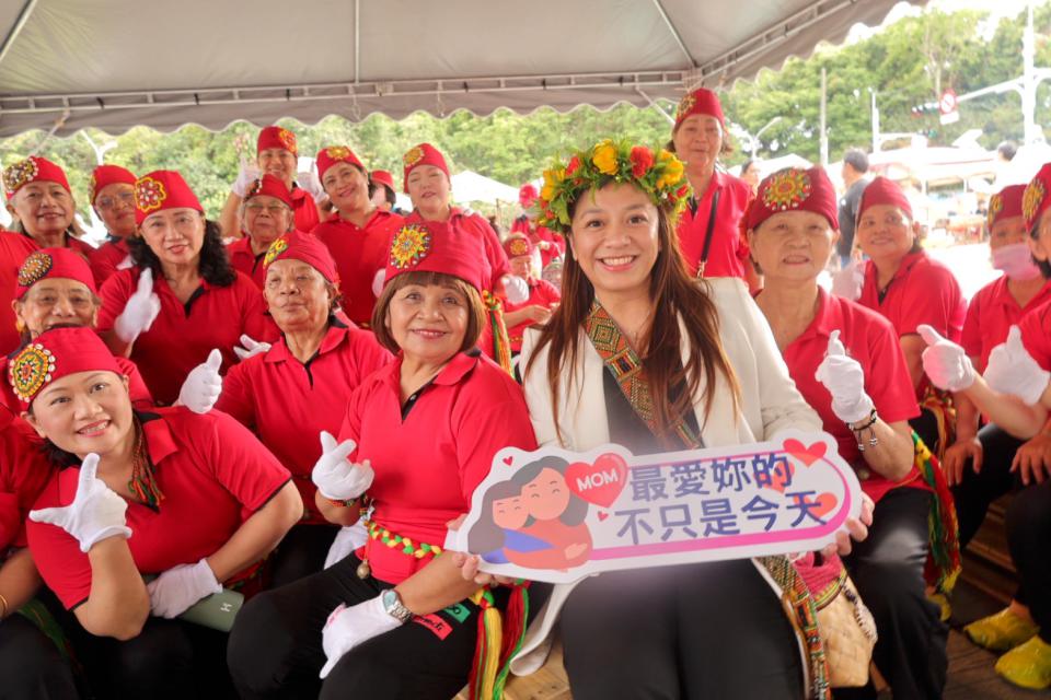 桃氣媽咪甜在心表揚原民模範母親 左營米啊炸市集水蜜桃限量搶購