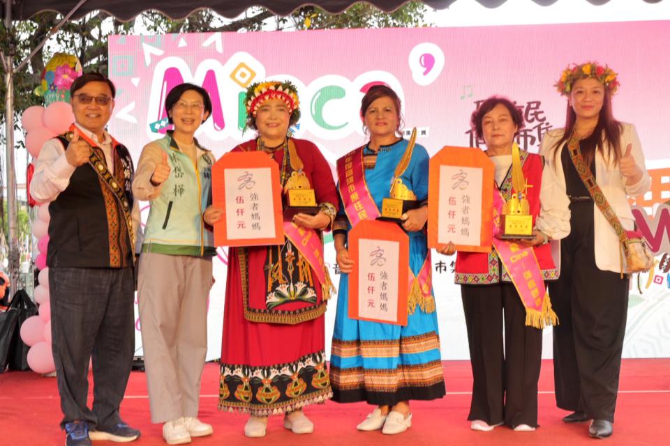 桃氣媽咪甜在心表揚原民模範母親 左營米啊炸市集水蜜桃限量搶購