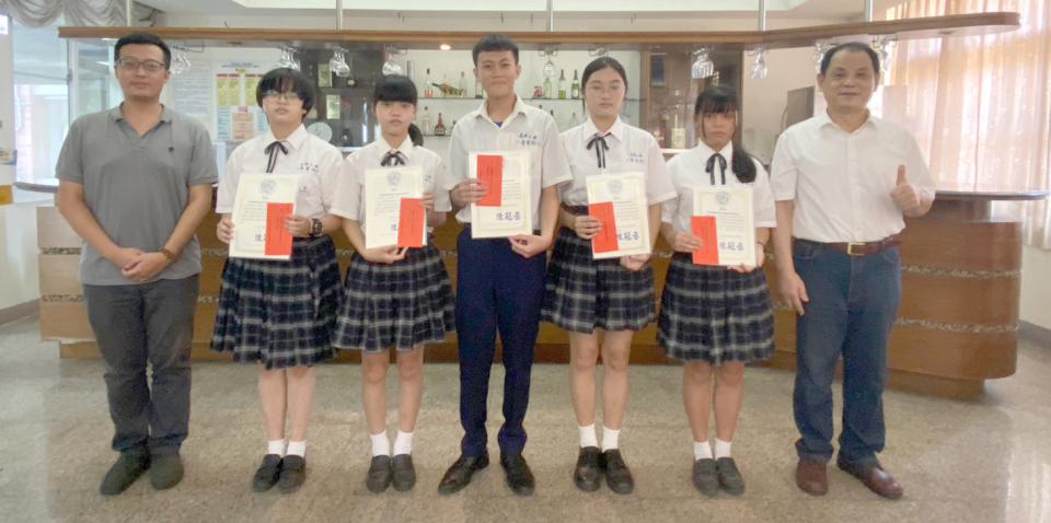 臺南市左鎮區光榮休閒農業區食農教育農村廚房 15名高英工商學業品德績優學生獲獎