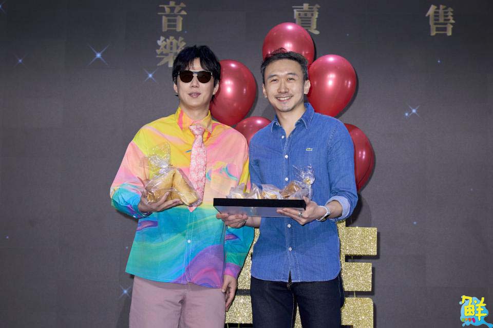 專輯主打〈沒事的〉MV中蕭煌奇扮計程車司機 體驗人生悲歡離合