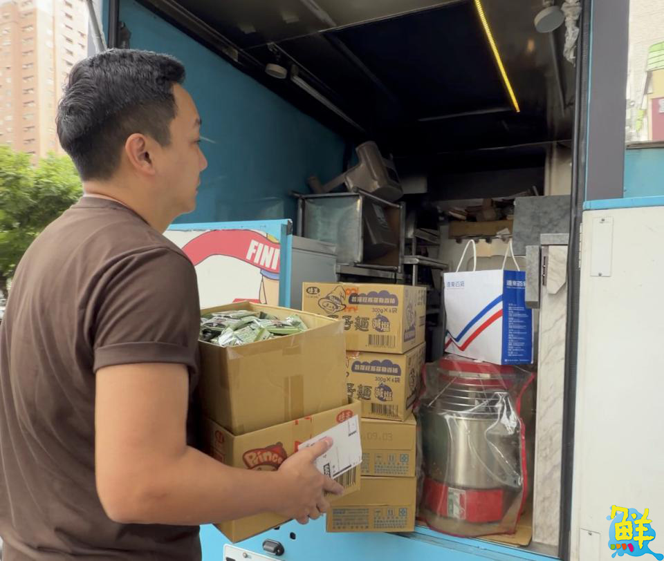 左楠區市議員參選人張以理與高雄青創店家響應原文會號召 物資援助花蓮馬太鞍水災