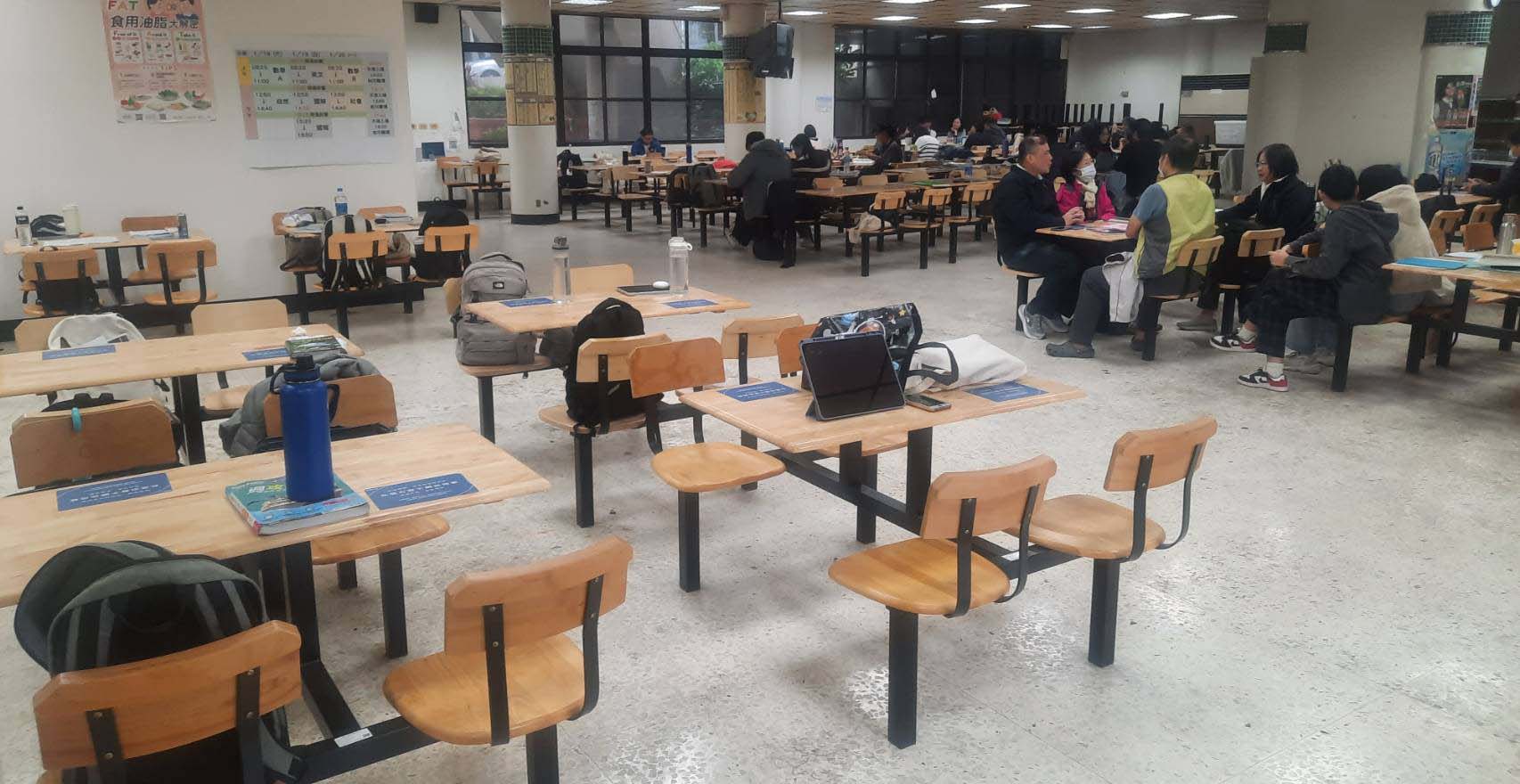 114學年度學測登場高雄一考區秩序良好 高師大開放多處供考生家長休息