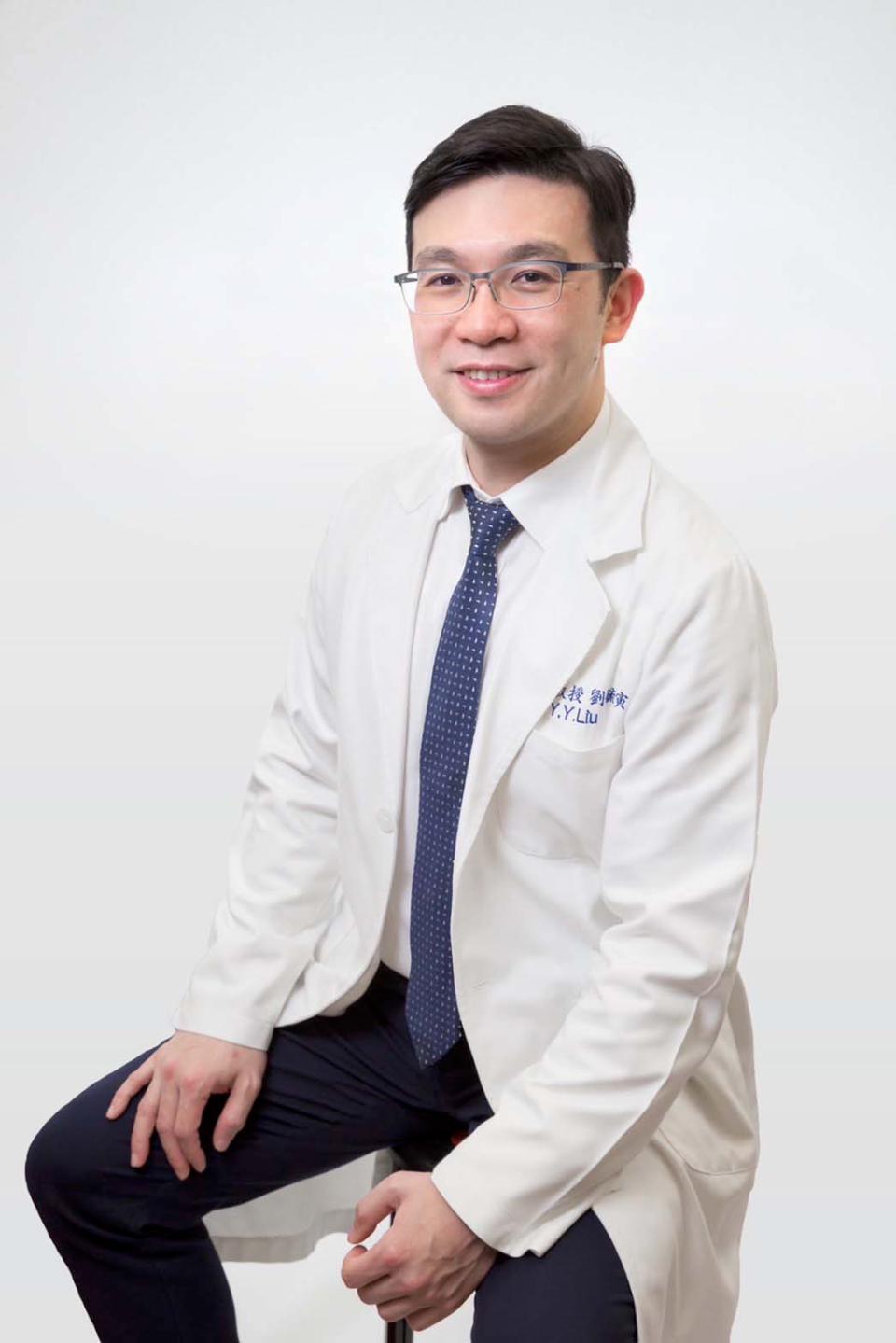 高市7旬翁腹痛就醫確診中度分化腺癌 大同醫院腹腔鏡微創等3手術治療復原良好