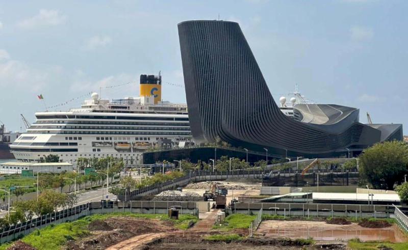 豪華郵輪歌詩達莎倫娜號停泊高港旅運中心 112年規劃3航班從高雄出發