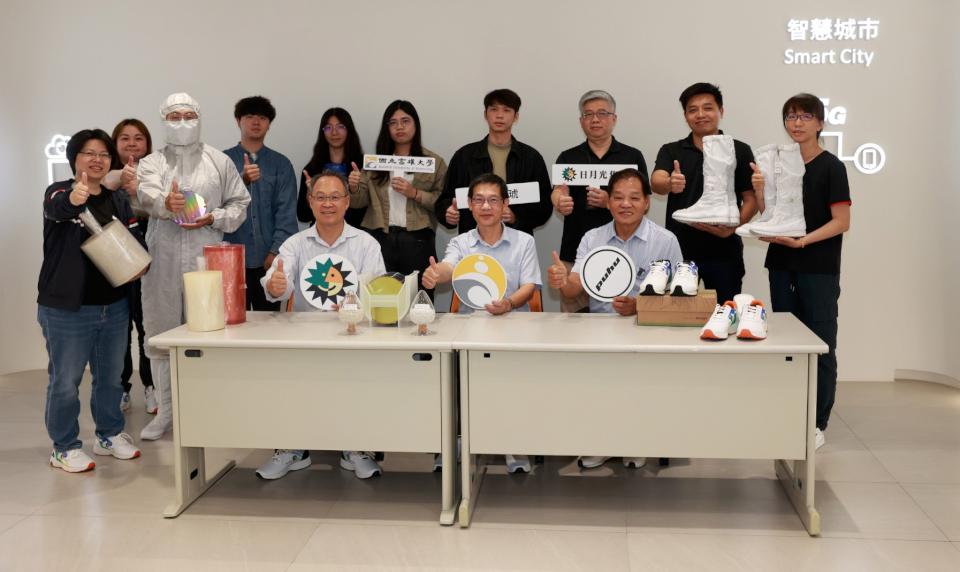 高大化材系蘇進誠綠材實驗室攜手半導體廠、鞋商 開發靜電鞋底應用製程防護