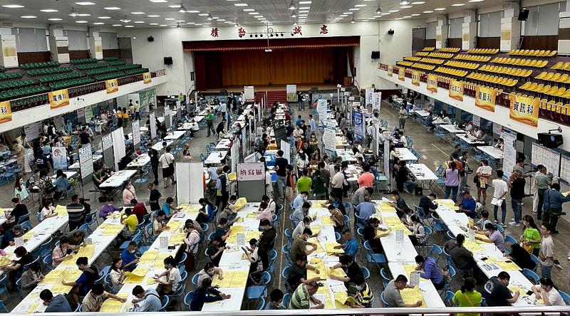 勞工局攜手南科管理局邀逾50家企業 前進岡山農工聯合徵才初步媒合率59%