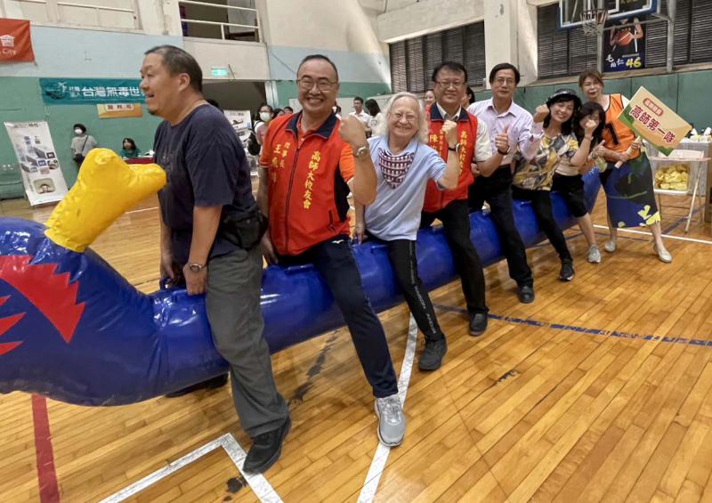 高師大校友會攜手母校合辦全校友趣味運動會 造勢加溫69週年校慶