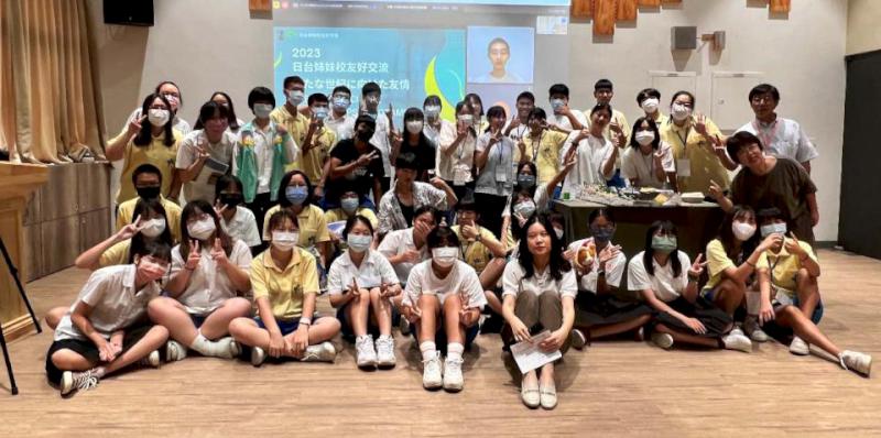 日本三重縣津高校睽違三年訪台 與高市中山高中生發表研究專題體驗科學實作