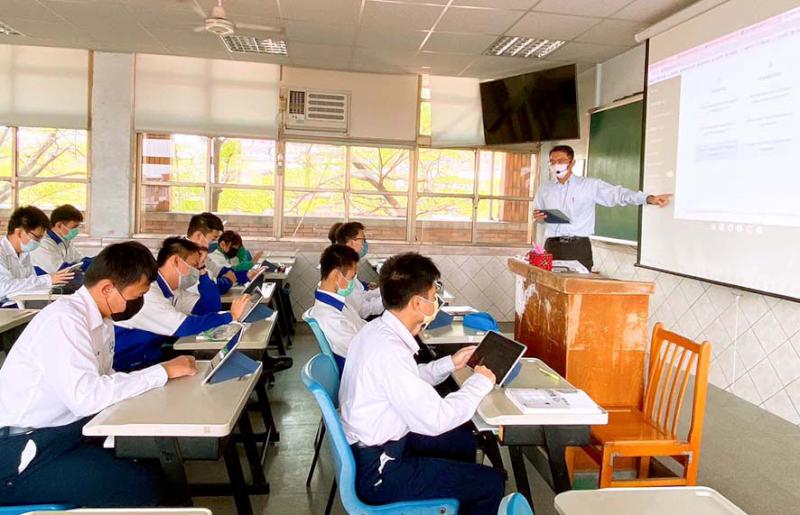 高英工商鼓勵教職員善用ChatGPT備課 結合跨域教學帶動學生自主學習