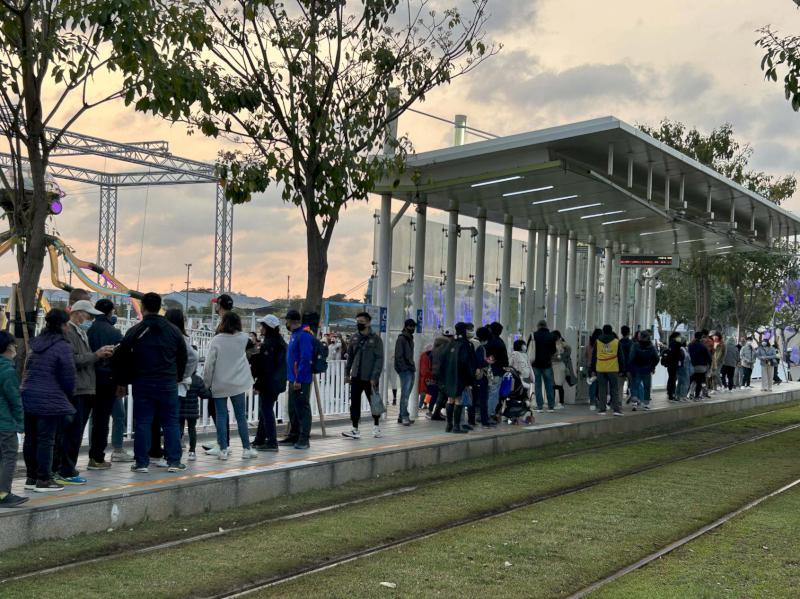 春節外縣市車流帶動大眾運輸運量倍數成長 高捷輕軌1月24日運量創近三年新高