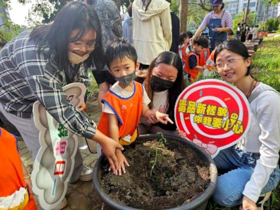 正修科大致力宣導學生藥物濫用防制 113年獲頒教育部績優學校