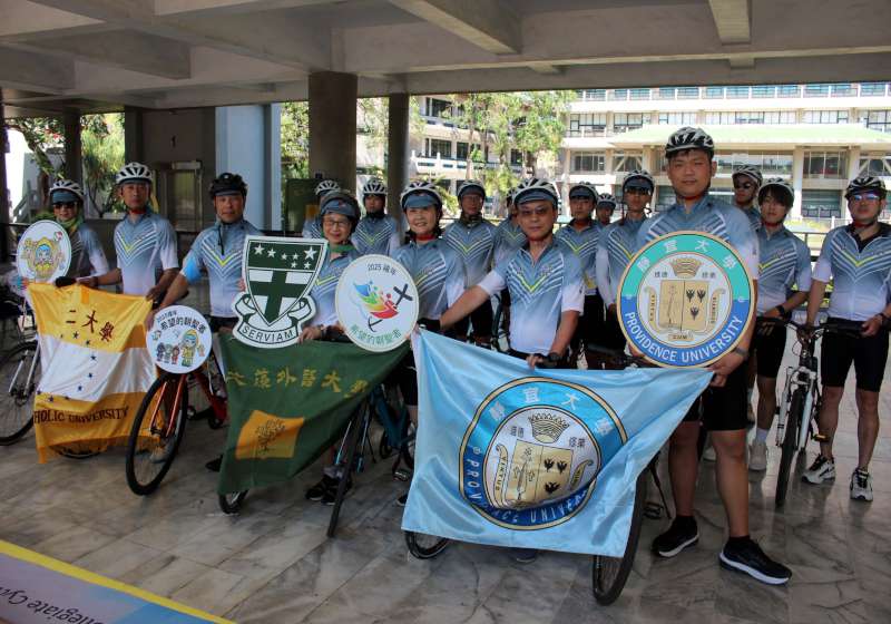 文藻外大、輔仁、靜宜三天主教大學發起2025禧年校際鐵馬慕道共騎 車隊返抵高市