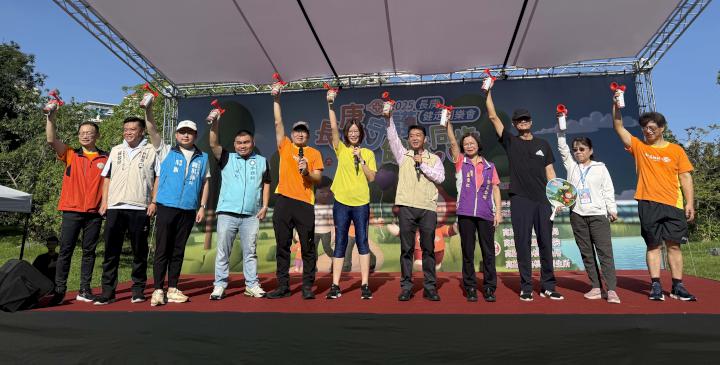 高雄長庚醫院健走同樂會2000人參與 各專科設攤健康評估衛教宣導