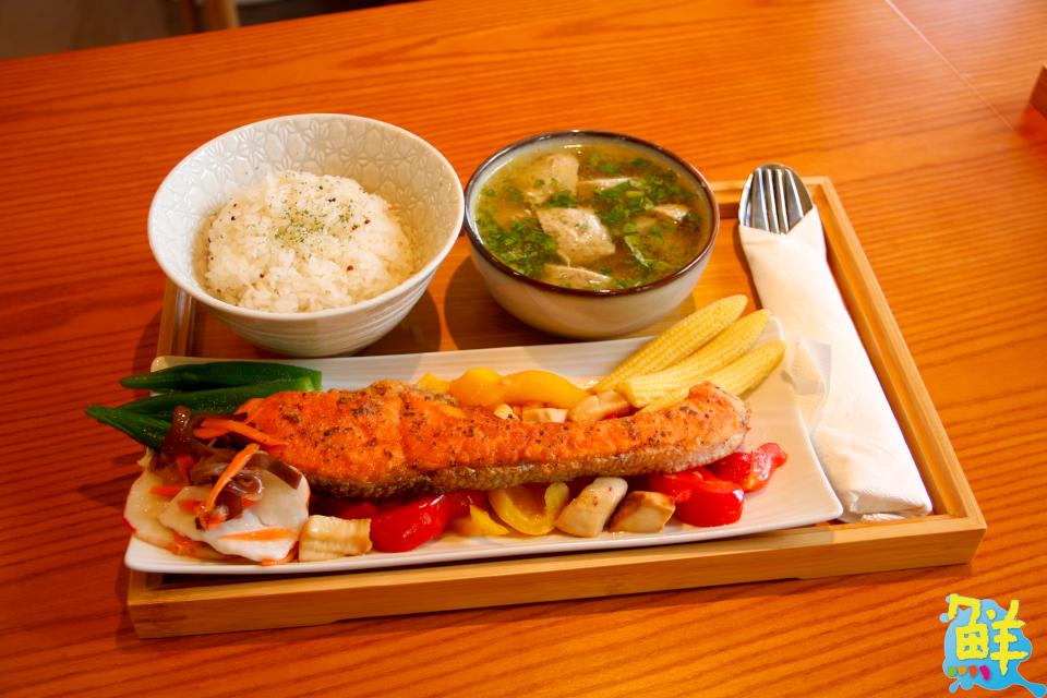 高雄舒心景點推薦!療癒小天地 巷左轉複合餐飲