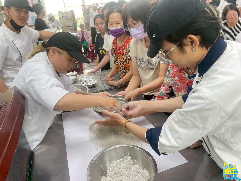 「芝」心交流！ 嘉藥餐旅系結合USR 以芝麻點心聯結長輩與國際生