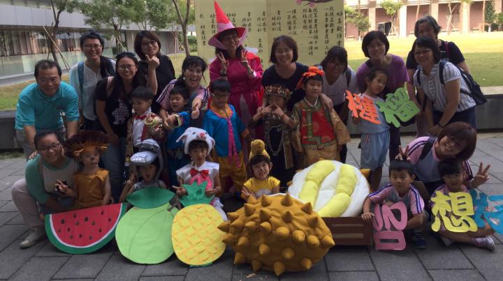 高市教育局愛閱高雄囡仔讀冊日 10所夥伴學校參展閱讀市集鼓勵親子共讀